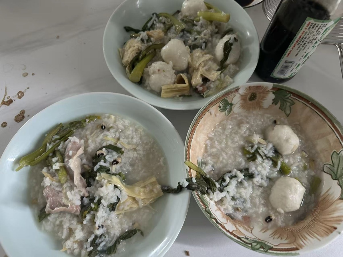 桌上三碗粥